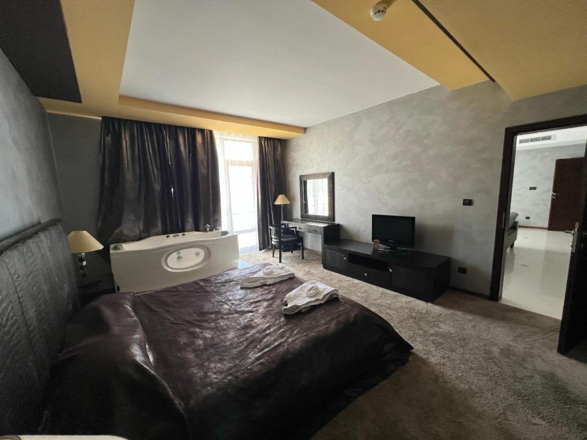 Hotel Garden of Eden Complex Sveti Vlas Exterior foto A bedroom in the hotel